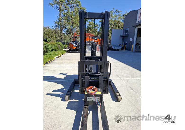 Wollongong Forklift: 2000 Crown WR3000TT192, 1.3T, 2-Stage Standard Mast 4.87m Lift!