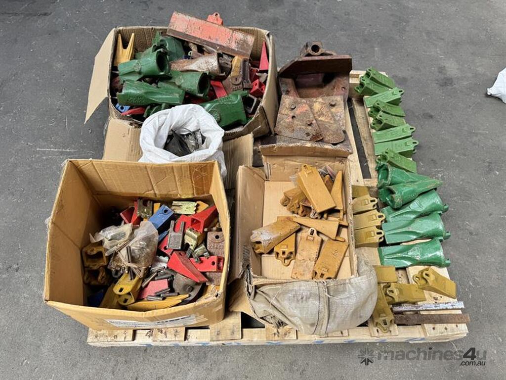 Used LARGE QTY OF TEETH & CUTTING EDGES LARGE QTY OF TEETH CUTTING ...