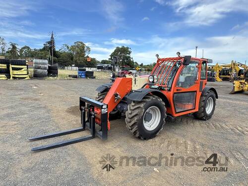 caption JLG Telehandler