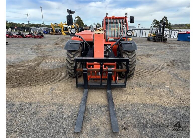 caption JLG Telehandler