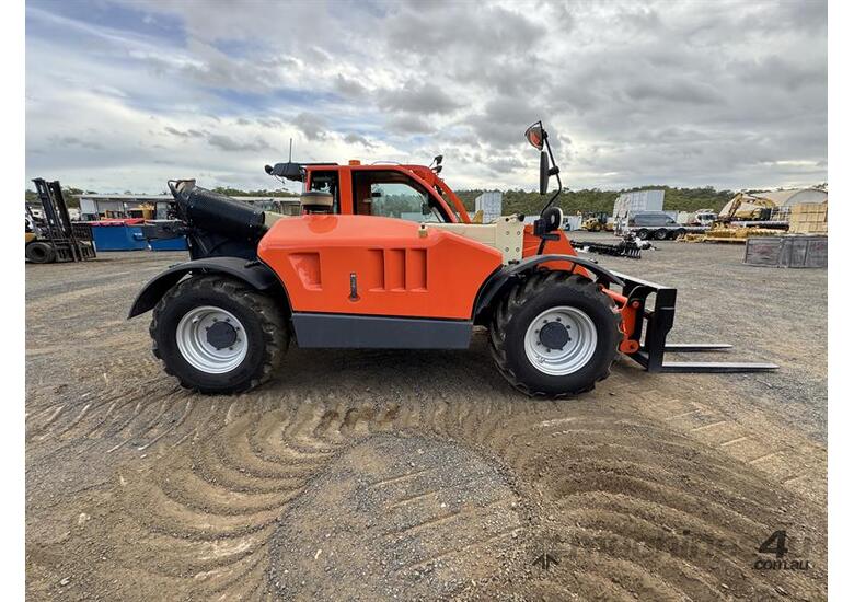 caption JLG Telehandler