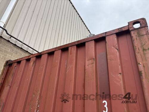 caption Undranded 20 Foot Container (Council Asset)