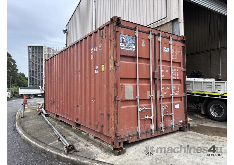 caption Undranded 20 Foot Container (Council Asset)