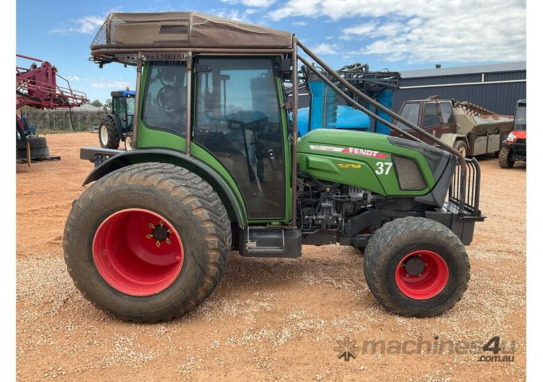 caption 2019 Fendt 211P Vario 4x4 Tractor