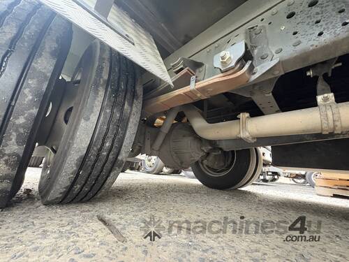 caption 2019 Isuzu NPR 65 190 4x2 Pantech Service Truck (6.5T GVM) (Ex Lease)