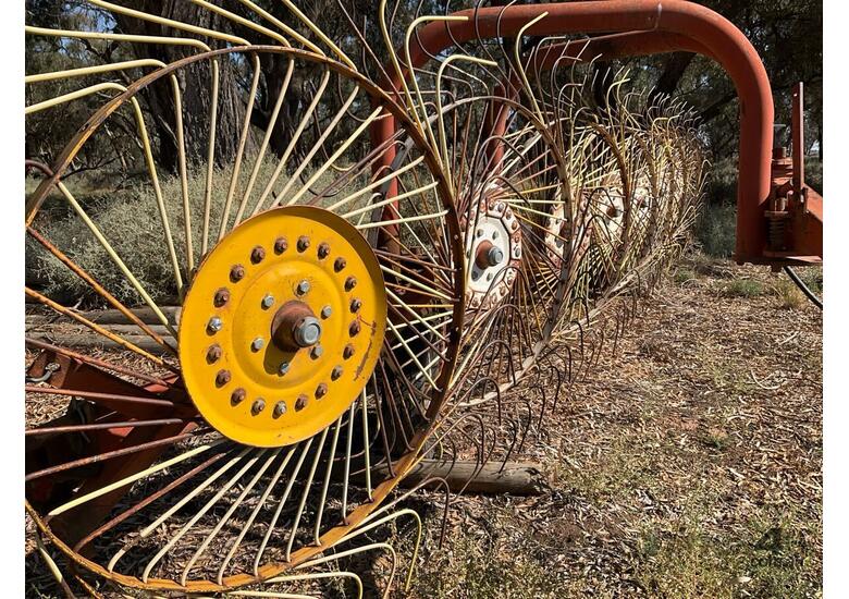 caption Sitrex 9 Wheel Trailed Hay Rake