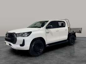 2023 Toyota Hilux SR Diesel - picture2' - Click to enlarge