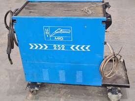 UNIMIG 252 MIG MAG Welding machine - Made in Europe - picture0' - Click to enlarge