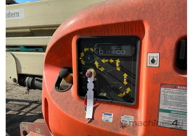caption 2014 JLG Industries 450AJ Boom Lift