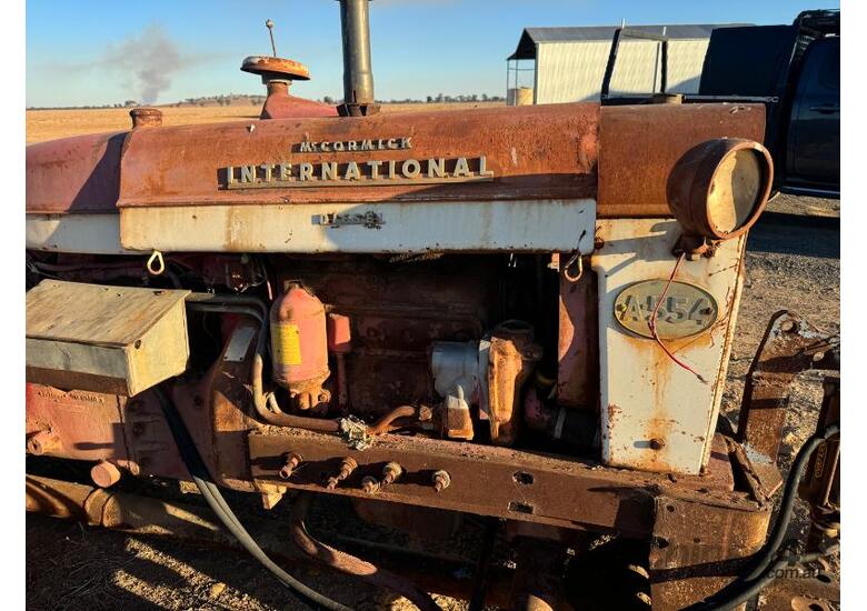 International A-554 Tractor Body