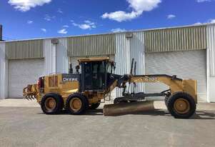 John Deere   670G Grader