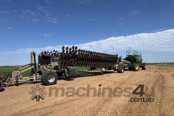 NDF 24M PLANTER & SIMPLICITY 20000L CART