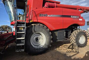 Case IH 2018   8240 HARVESTER
