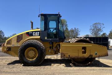 Caterpillar CS76XT Pad Foot Roller Caterpillar CS76XT Pad Foot Roller