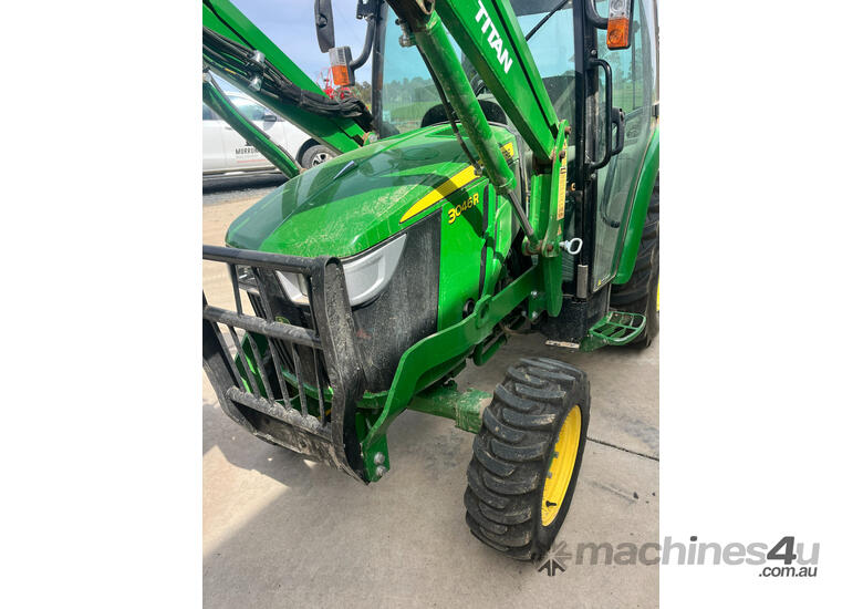 John Deere 3046R  FWA/4WD Tractor