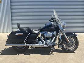 2009 HARLEY DAVIDSON ROAD KING MOTORBIKE - picture0' - Click to enlarge