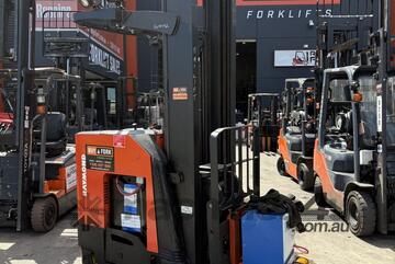 2017 2.0t RAYMOND ELECTRIC REACH TRUCK