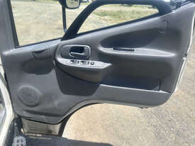 2014 Hino 300 616  Refrigerated Pantech - picture0' - Click to enlarge