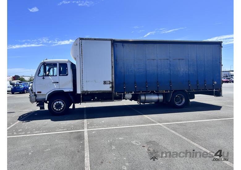 2005 Nissan PKC215 4x2 Curtainsider