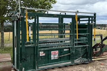 Arrow   Farmquip Cattle Crush