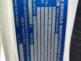 2004 Isuzu FRR500 Service Body - picture2' - Click to enlarge