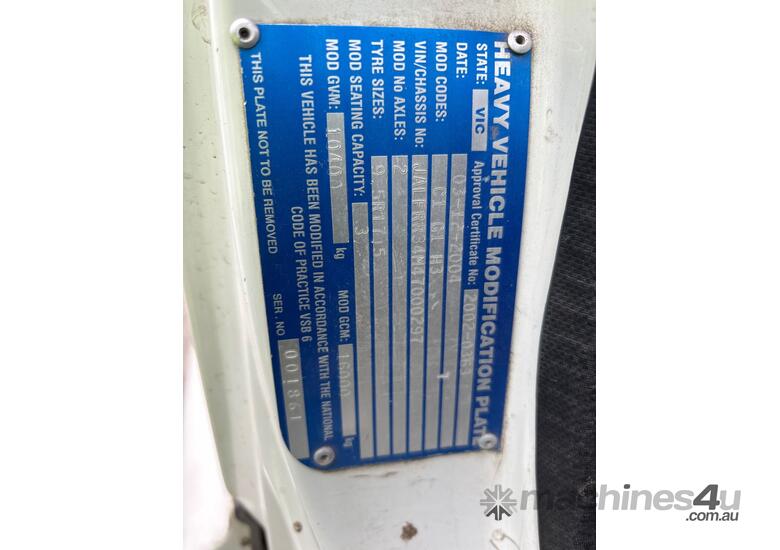 2004 Isuzu FRR500 Service Body