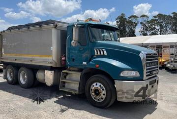 Mack   Granite Cmmr 6X4