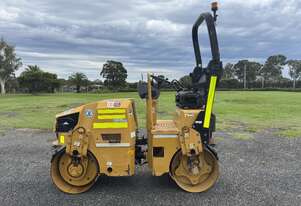 Caterpillar CB22 Smooth drum roller