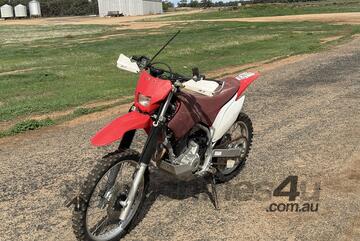 Honda   CRF 250 MOTORBIKE