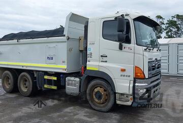 Hino   FS 700