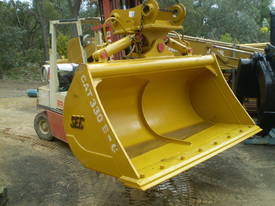 Tilt Bucket to Suit 30 Ton NEW 2,200 mm wide - picture0' - Click to enlarge