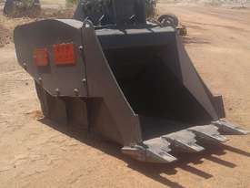 2010 VTN FB350 CRUSHER BUCKET - picture0' - Click to enlarge