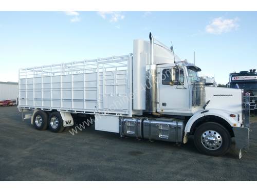 Western Star 4864FX Stock/Cattle crate Truck