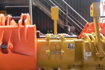 Komatsu PC120 Grapple/Grab Attachments