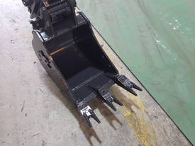 1 Tonne Excavator Bucket Attachment Kit - picture1' - Click to enlarge
