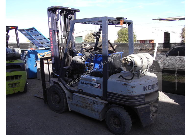 caption Komatsu FG25-11 2.5 ton