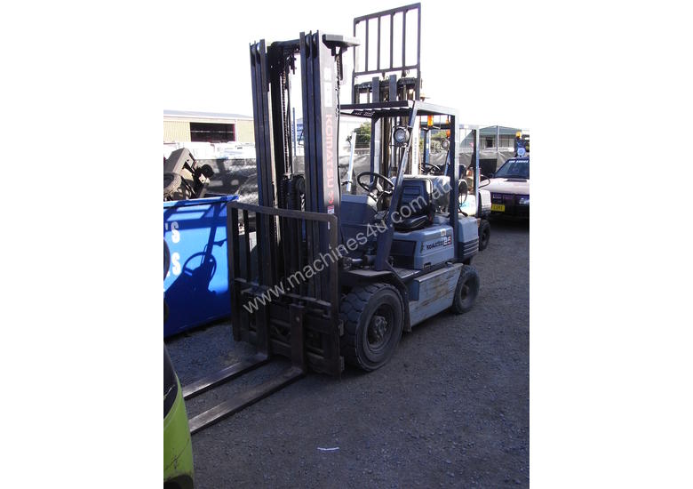 caption Komatsu FG25-11 2.5 ton