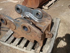 ECH Quick Hitch Suit 30 Tonner - picture0' - Click to enlarge