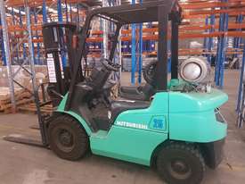 Mitsibishi forklift - picture1' - Click to enlarge
