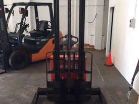 RAYMOND FORKLIFTS RAS25  - picture2' - Click to enlarge