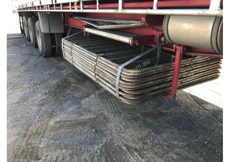 caption Moore Semi Flat top Trailer