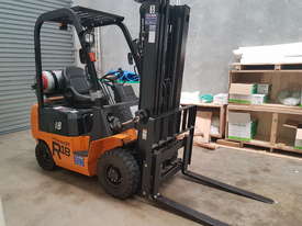 1.8 Tonne Forklift Gas/ Petrol - picture0' - Click to enlarge