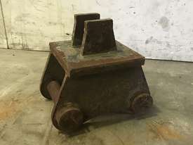 HEAD BRACKET TO SUIT 4-6T EXCAVATOR D966 - picture2' - Click to enlarge
