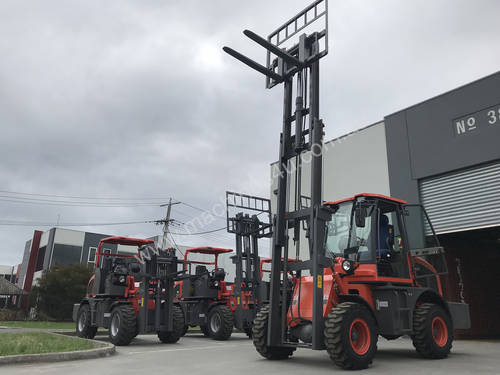 2018 Summit 3 Tonne 4WD Rough Terrain Forklift with  3 Stage 4.5 meter Mast