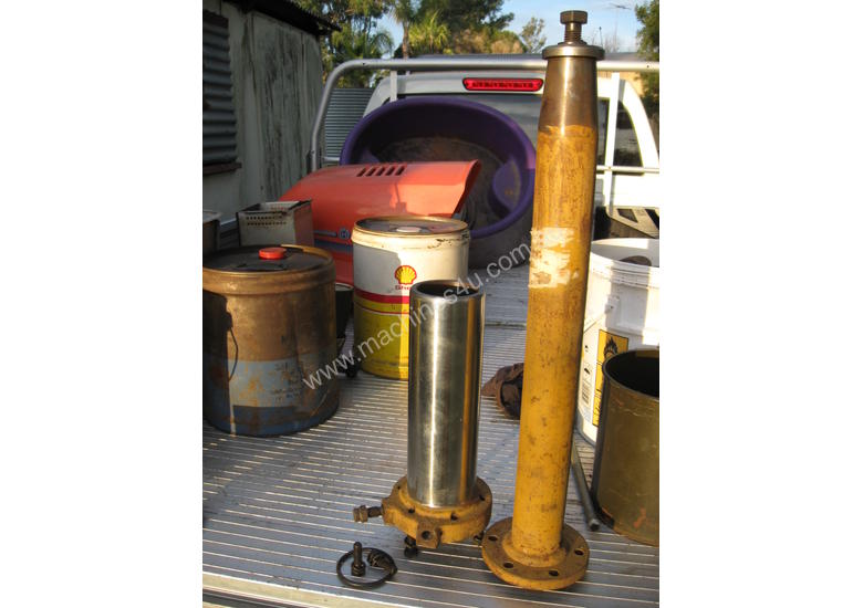 caption Komatsu Dozer/Excavator cat-track parts