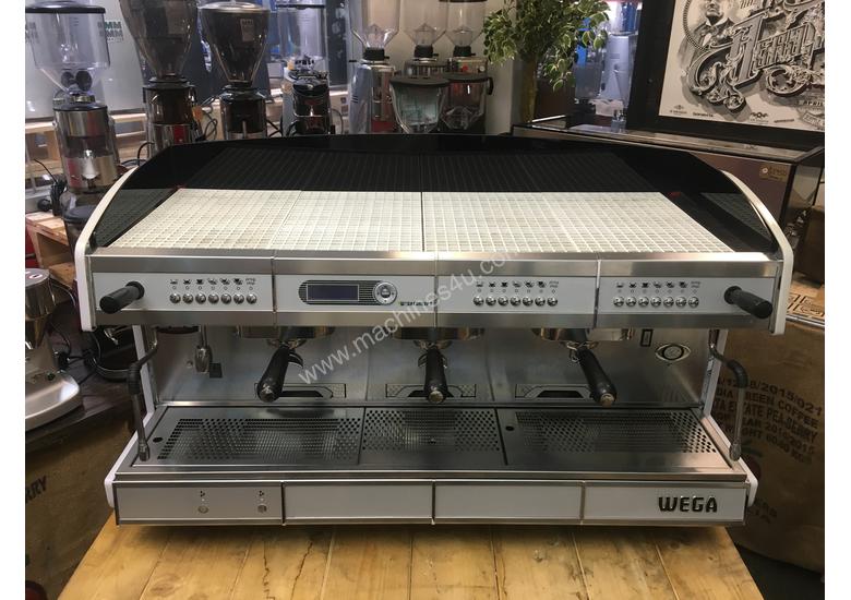 Click to view full size photos WEGA CONCEPT 3 GROUP ESPRESSO COFFEE MACHINE RED
