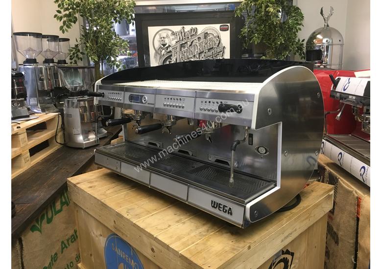 Click to view full size photos WEGA CONCEPT 3 GROUP ESPRESSO COFFEE MACHINE RED