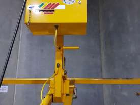 Slewing Jib Crane and Hoisting Equipment ,     - picture0' - Click to enlarge
