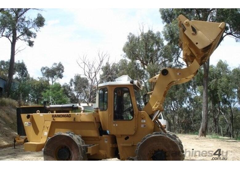 caption Komatsu Hanomag Compactor Loader CL55