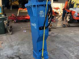 TOKU Boxed Silenced Hydraulic HAMMER TNB-6MB suit 5.5 to 8T - picture2' - Click to enlarge